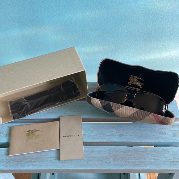 Burberry sunglasses - Picture 12 of 14